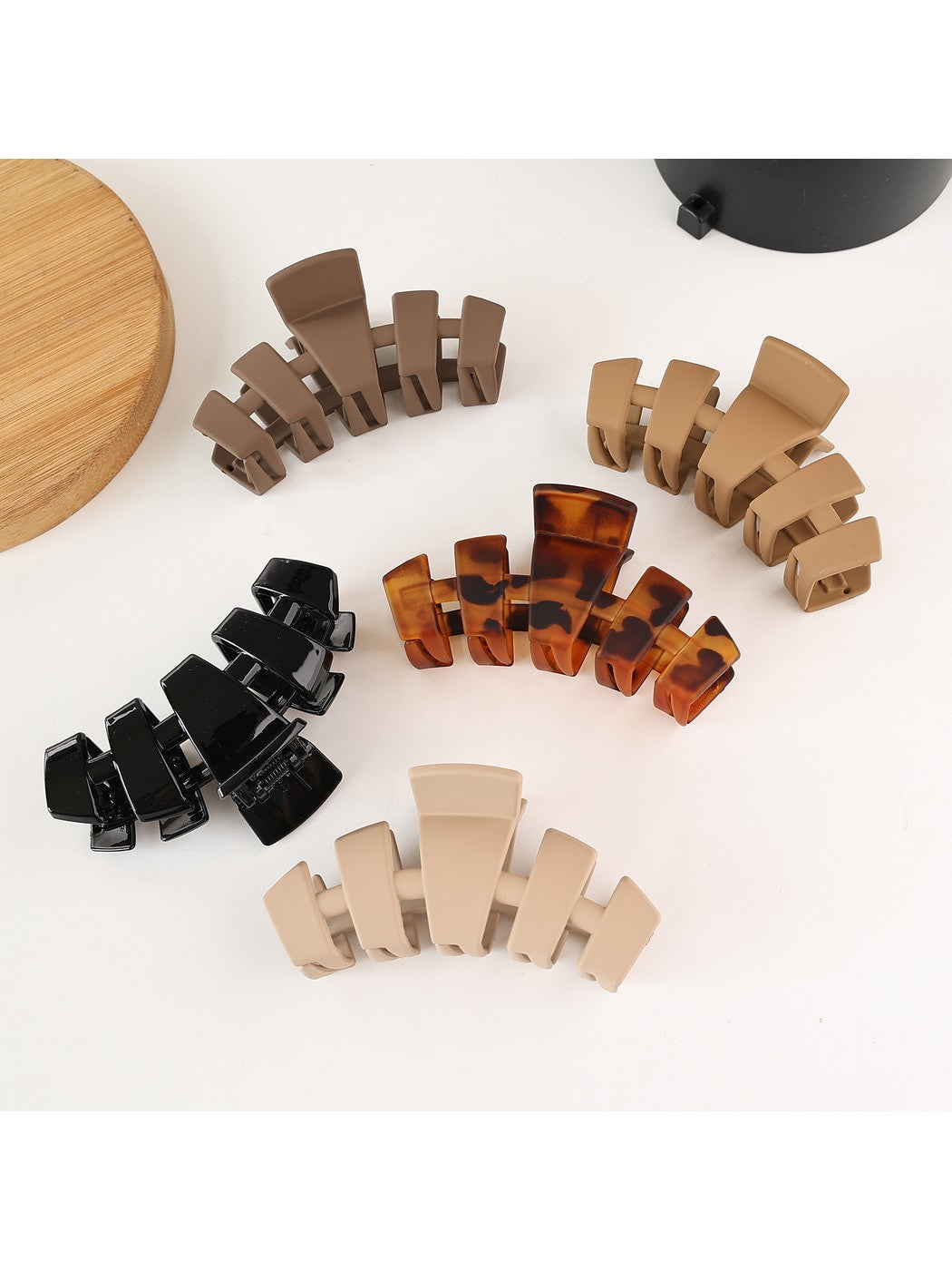Beau - Simple Matte Finish Plastic Claw Clip