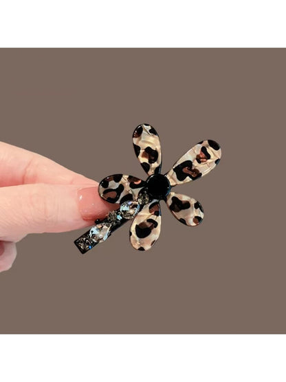 Beau - Elegant Five-Petaled Flower Hair Clip