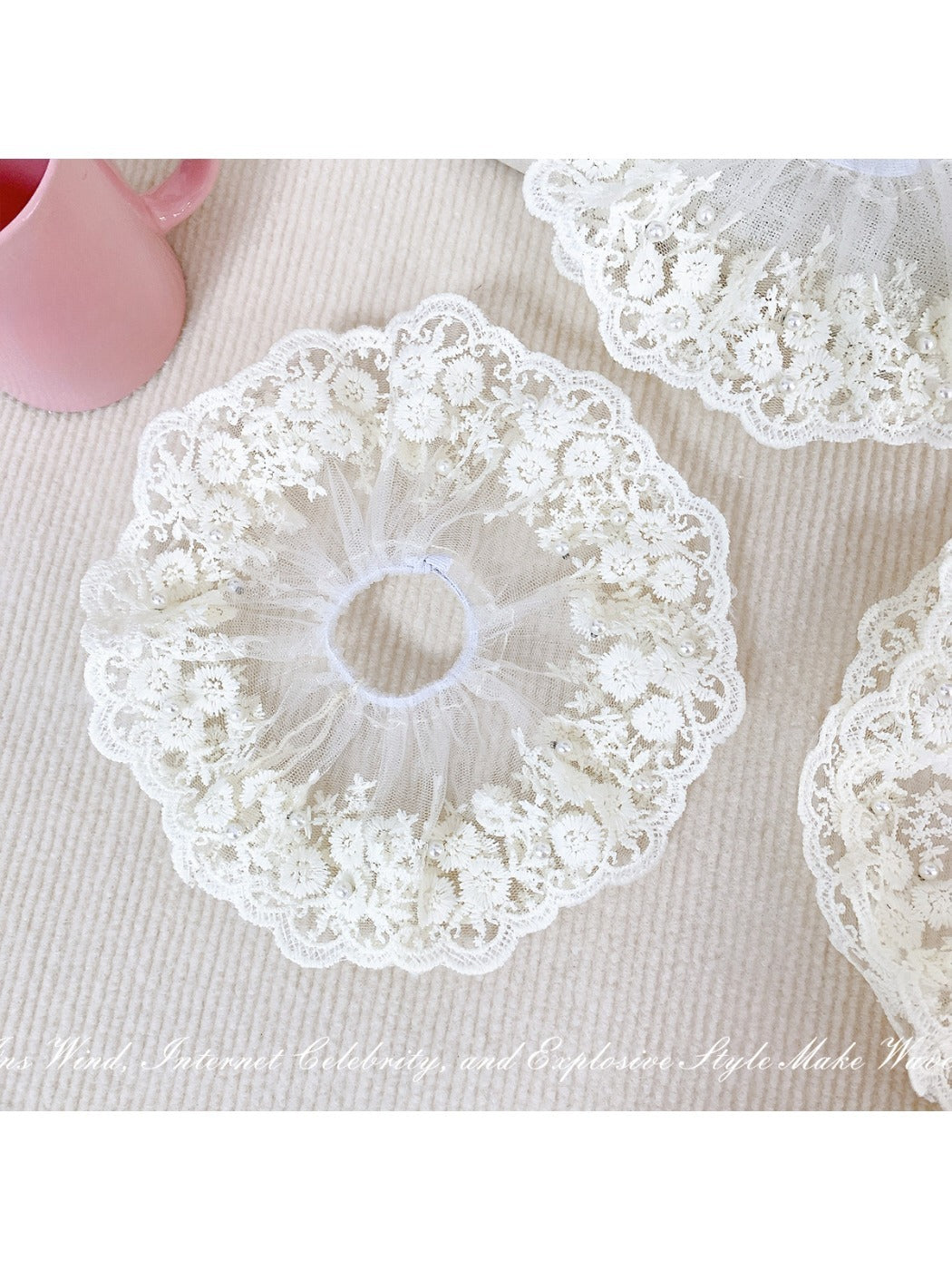 Gifty - Vintage Lace Hair Loop