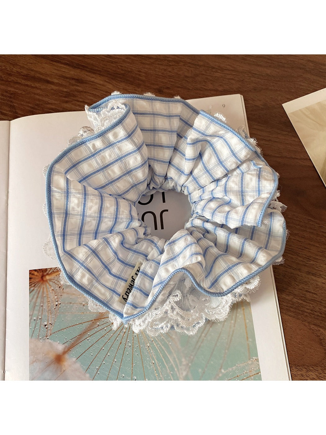 Gifty - Gingham Lace Trim Scrunchie