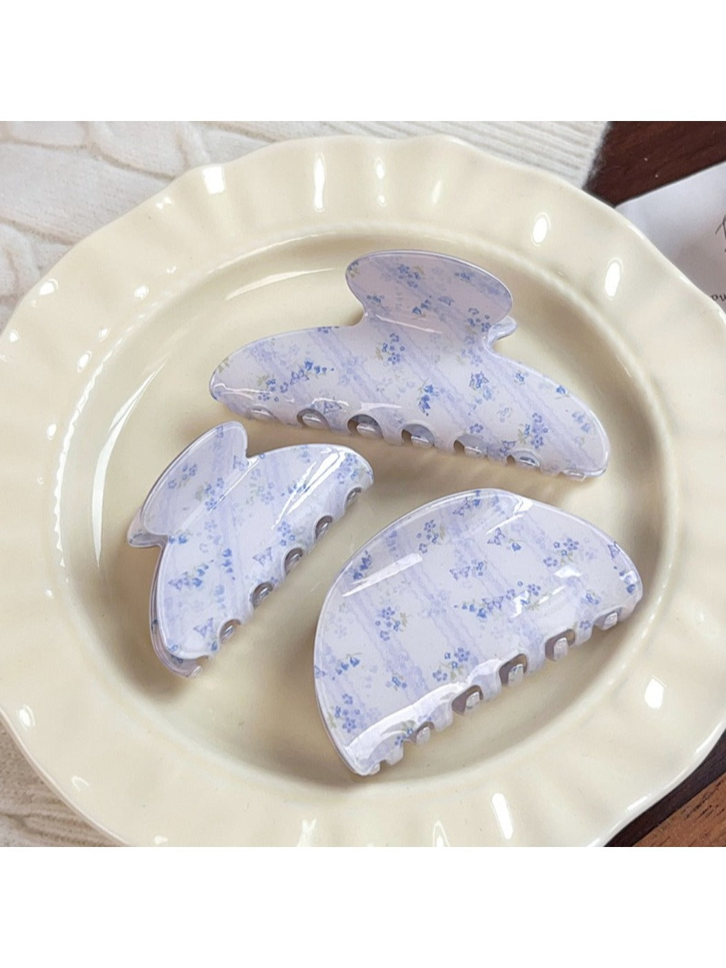 Side view of Beau blue floral hair claw clip highlighting spring mechanism