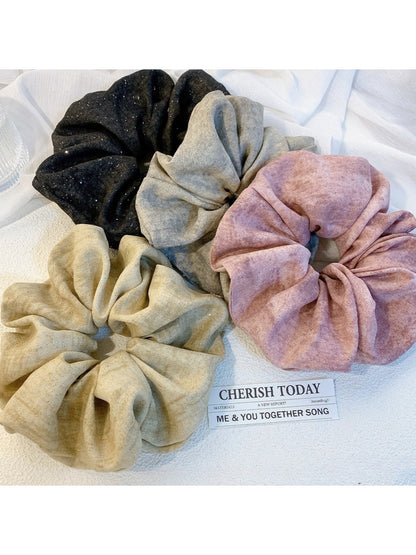 Gifty - Elegant Vintage Fabric Hair Scrunchie