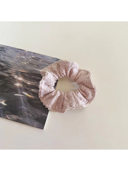 Gifty - Youthful Knotted Hair Scrunchie