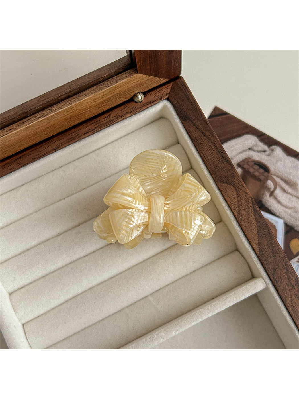 Beau - Glossy Bow Shape Acetate Fiber Claw Clip