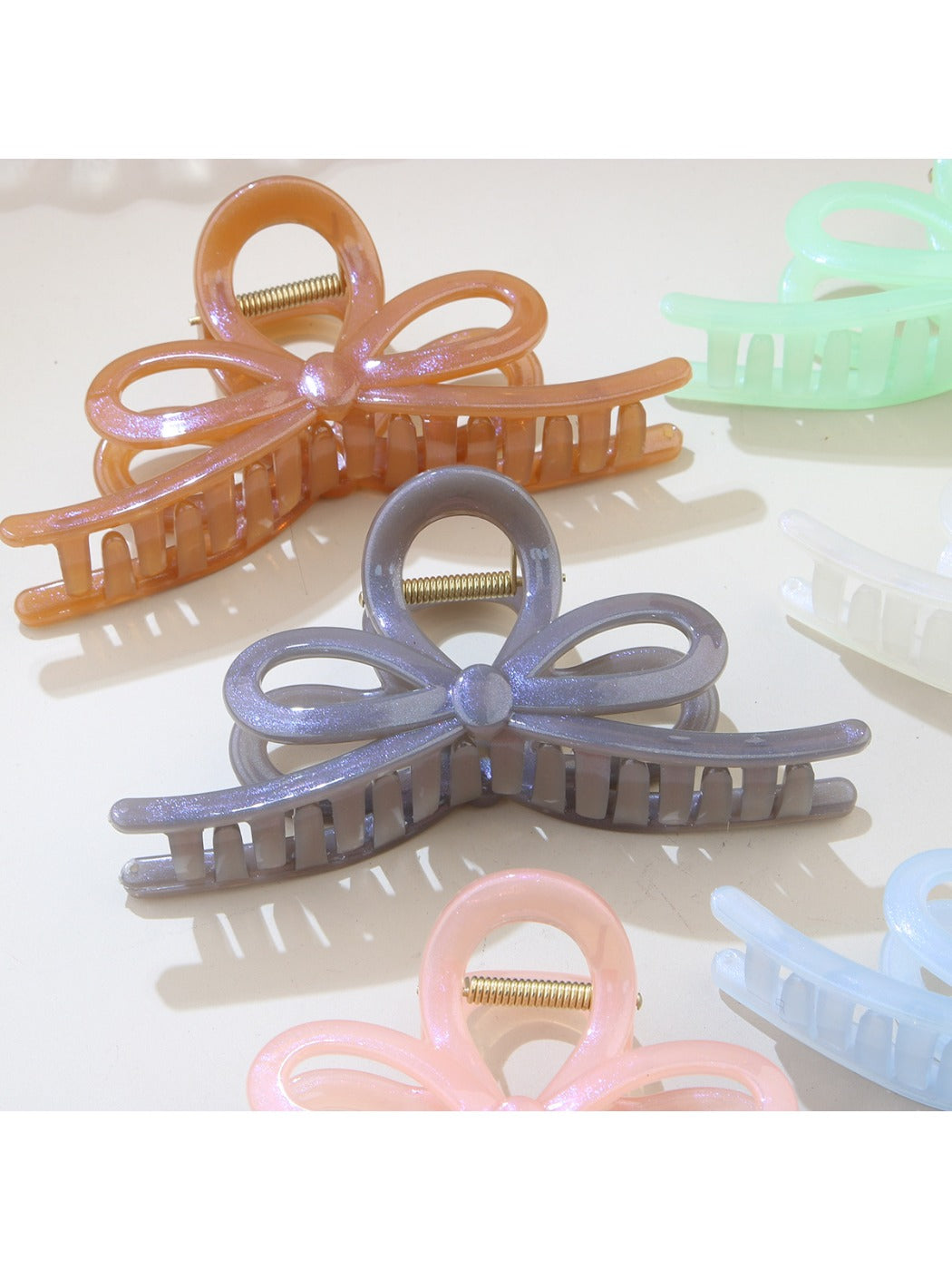 Beau - Pearlescent Bow-Shaped Hair Clip
