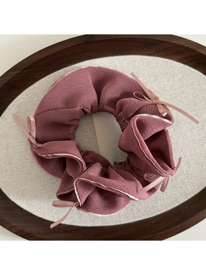 Gifty scrunchie packaged in clear box with branding visible on white background