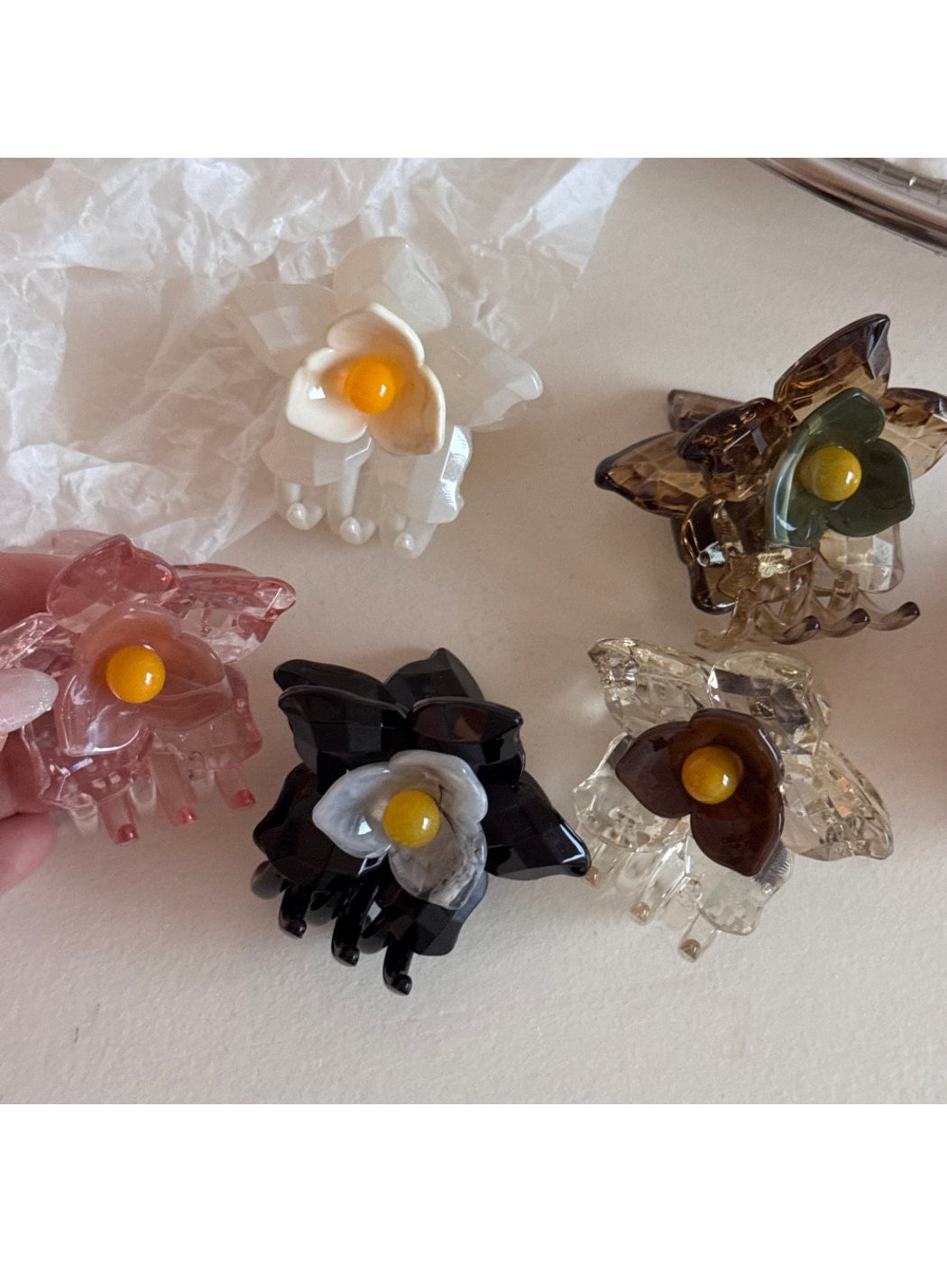 Beau - Sweet Floral Design Plastic Claw Clip