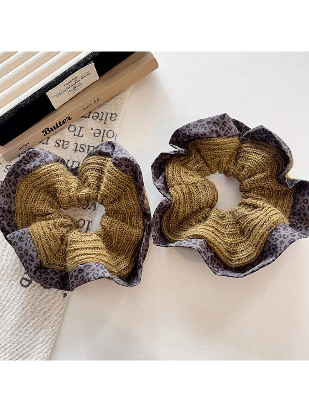 Gifty - Simple Leopard Print Hair Scrunchie