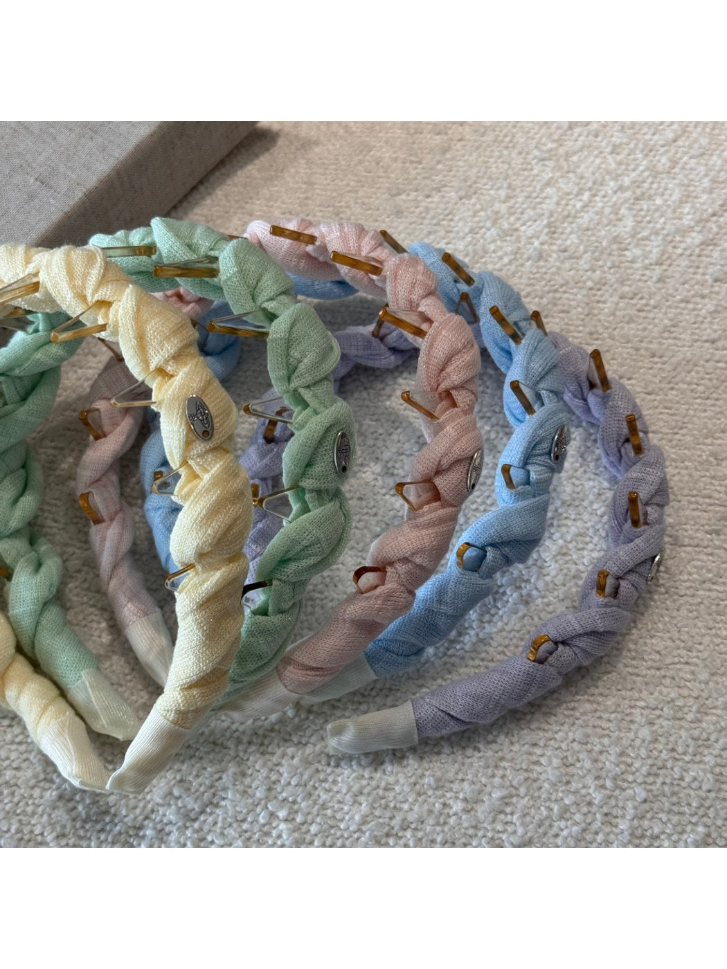 Gifty - Textured Toothed Curved Wrapped Headband