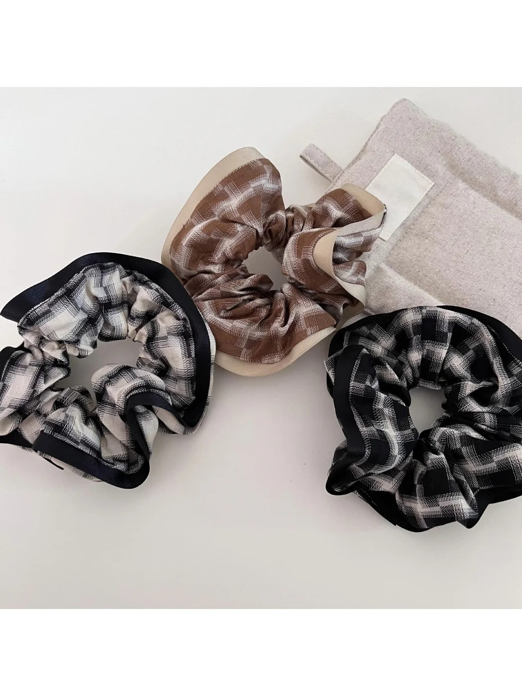 Gifty - Checkered Fabric Hair Scrunchie