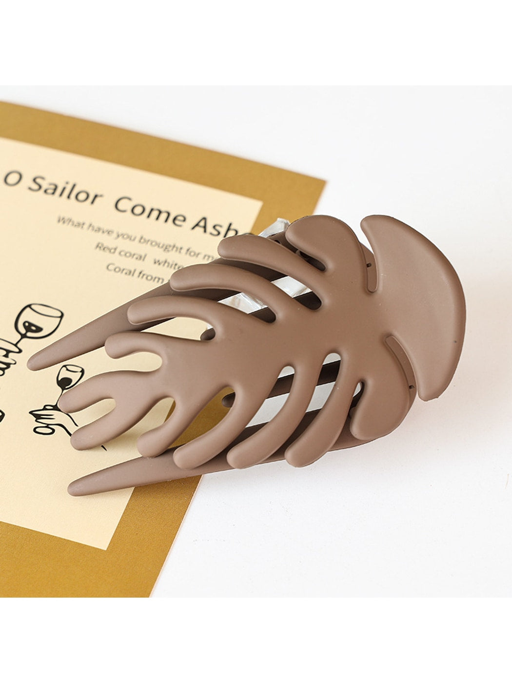 Beau - Simple Plastic Leaf Shape Hair Clip