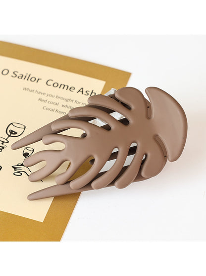 Beau - Simple Plastic Leaf Shape Hair Clip