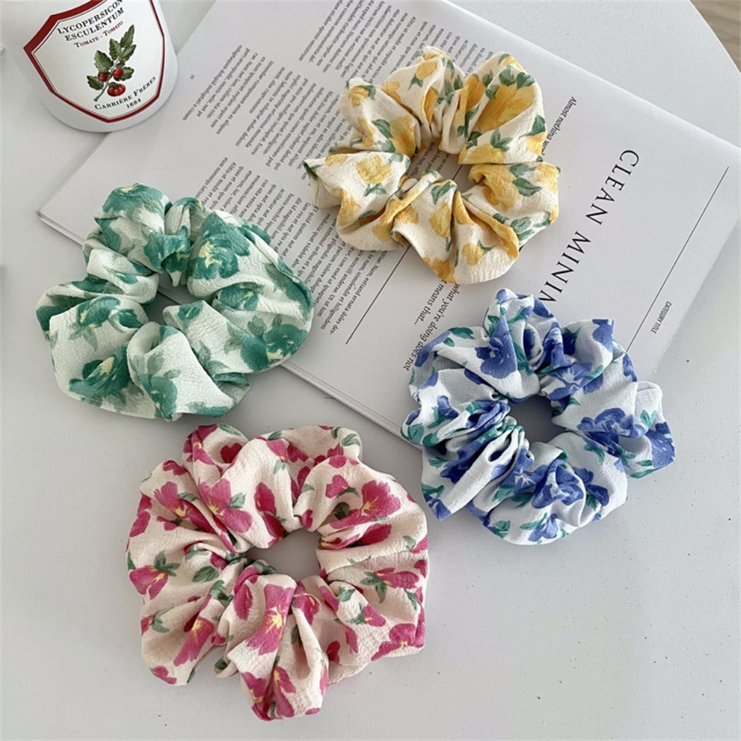 Gifty - Summer Floral Pattern Scrunchie