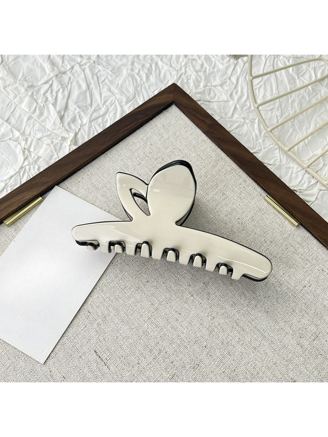 Beau - Minimalist X Shaped Hair Claw Clip