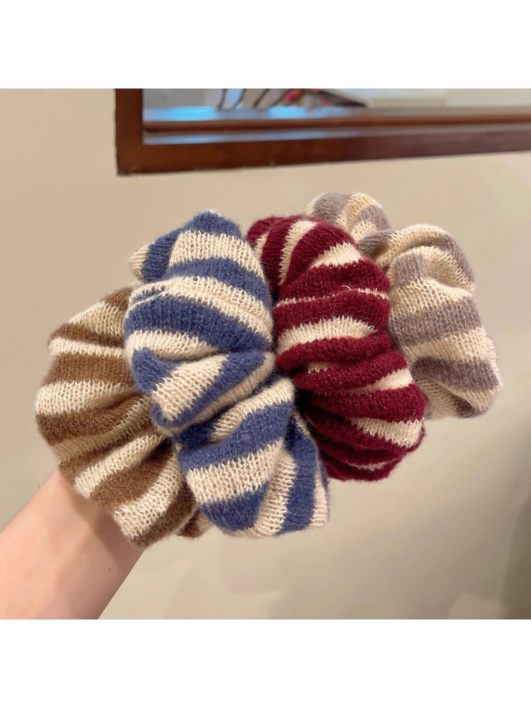 Gifty - Knitted Striped Scrunchie Hair Tie