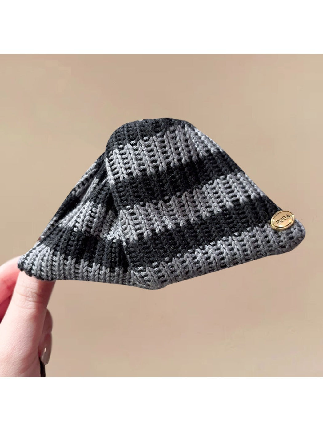 Beau - Striped Triangle Shell Shape Hair Clip