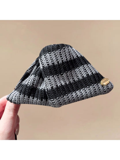 Beau - Striped Triangle Shell Shape Hair Clip