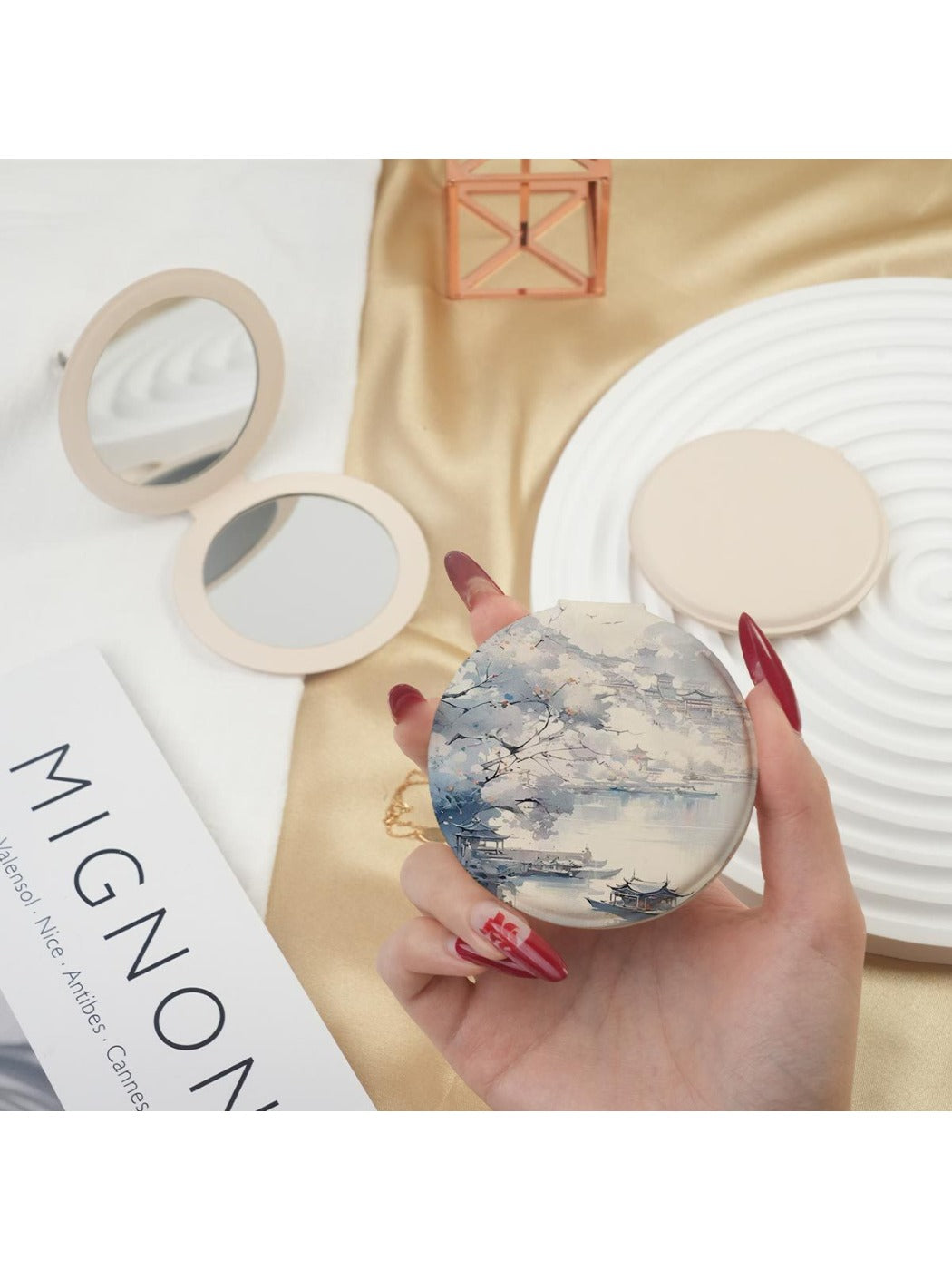 Mirroray - Vintage Scenery Patterned Round Compact Mirror