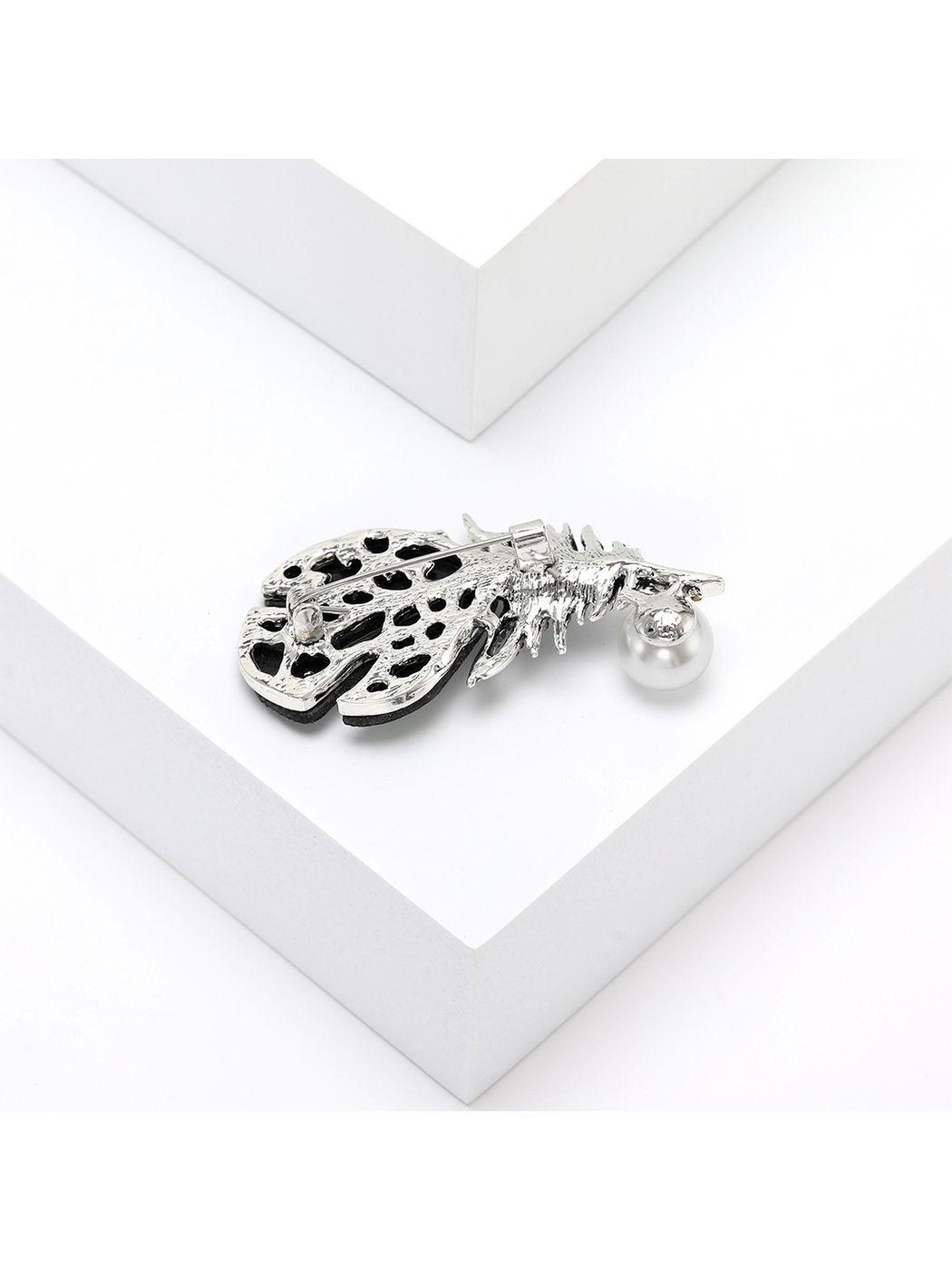 Brovia - Fashion Feather Accent Alloy Brooch Pin