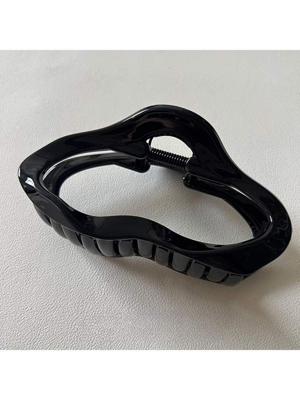 Beau - Chic Cloud Cut Out Claw Clip