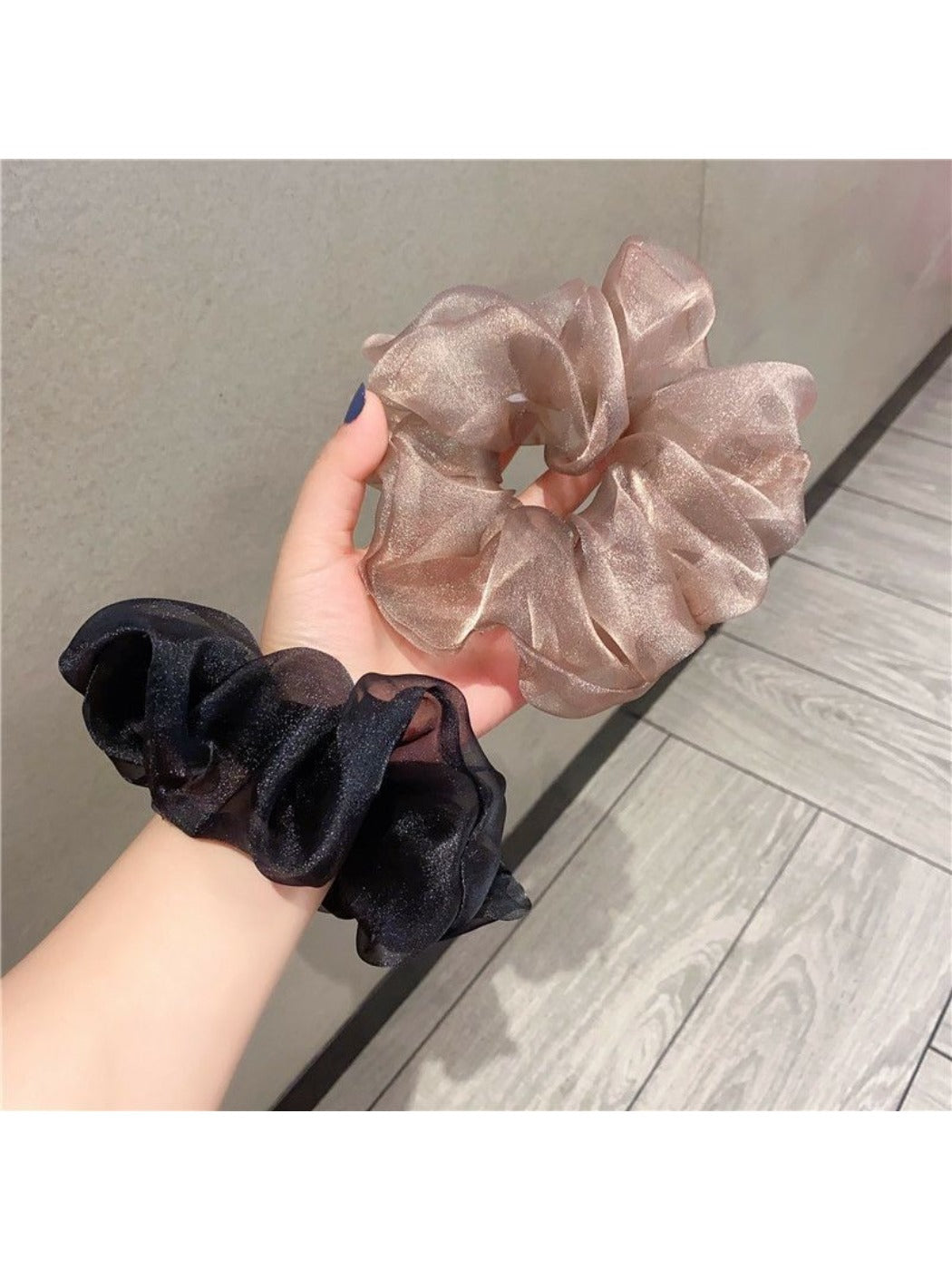 Gifty - Solid Glossy Versatile Scrunchie