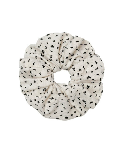 Gifty - Trendy Floral Hair Scrunchie