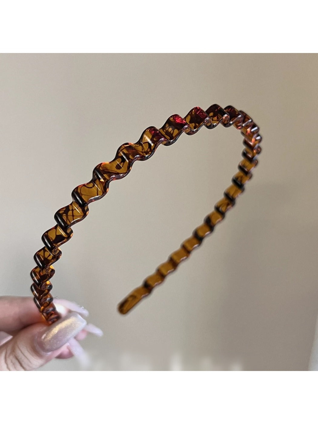 Gifty - Vintage Wave Line Plastic Hair Headband