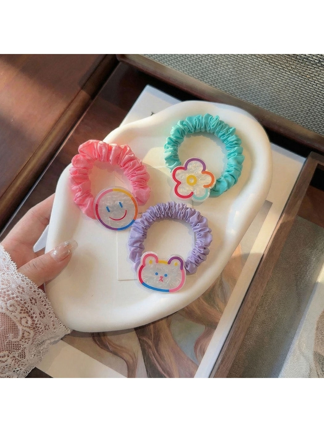 Gifty - Cute Acrylic Bear Smiley Flower Hair Tie