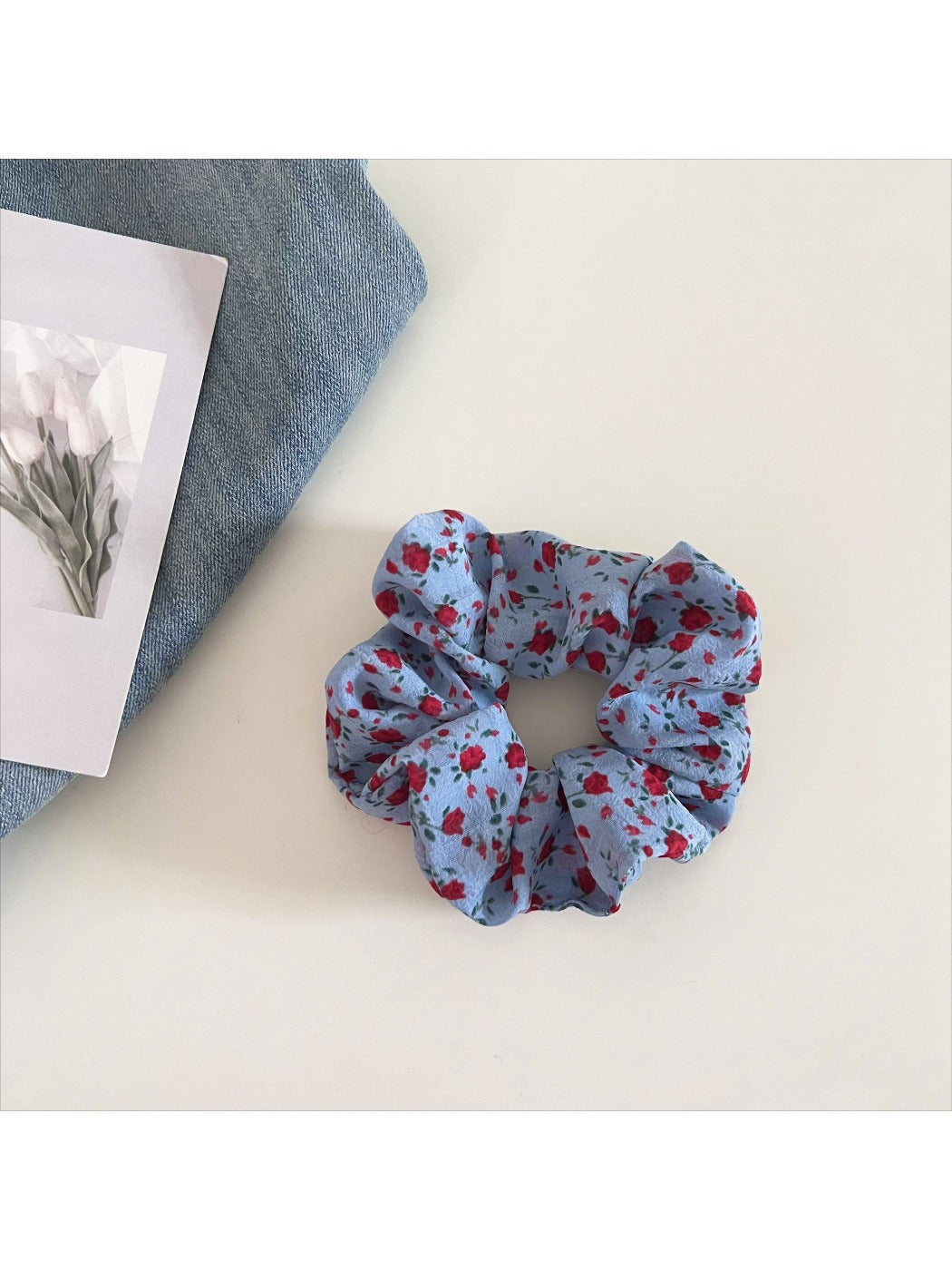 Gifty - Retro Small Floral Scrunchie