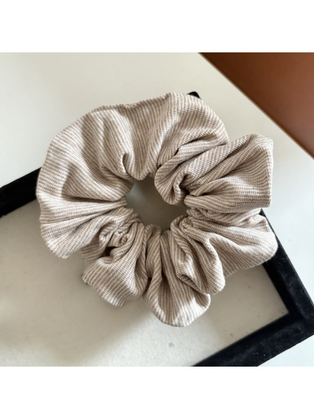 Gifty - Sweet Knit Striped Scrunchie