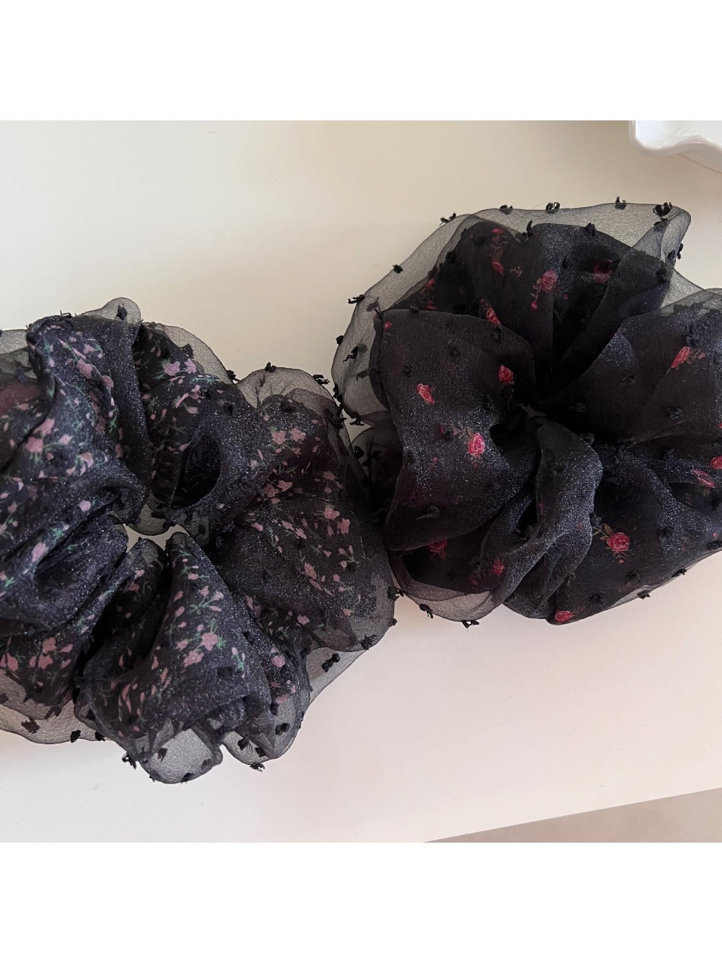 Gifty - Polka Dot Black Hair Tie