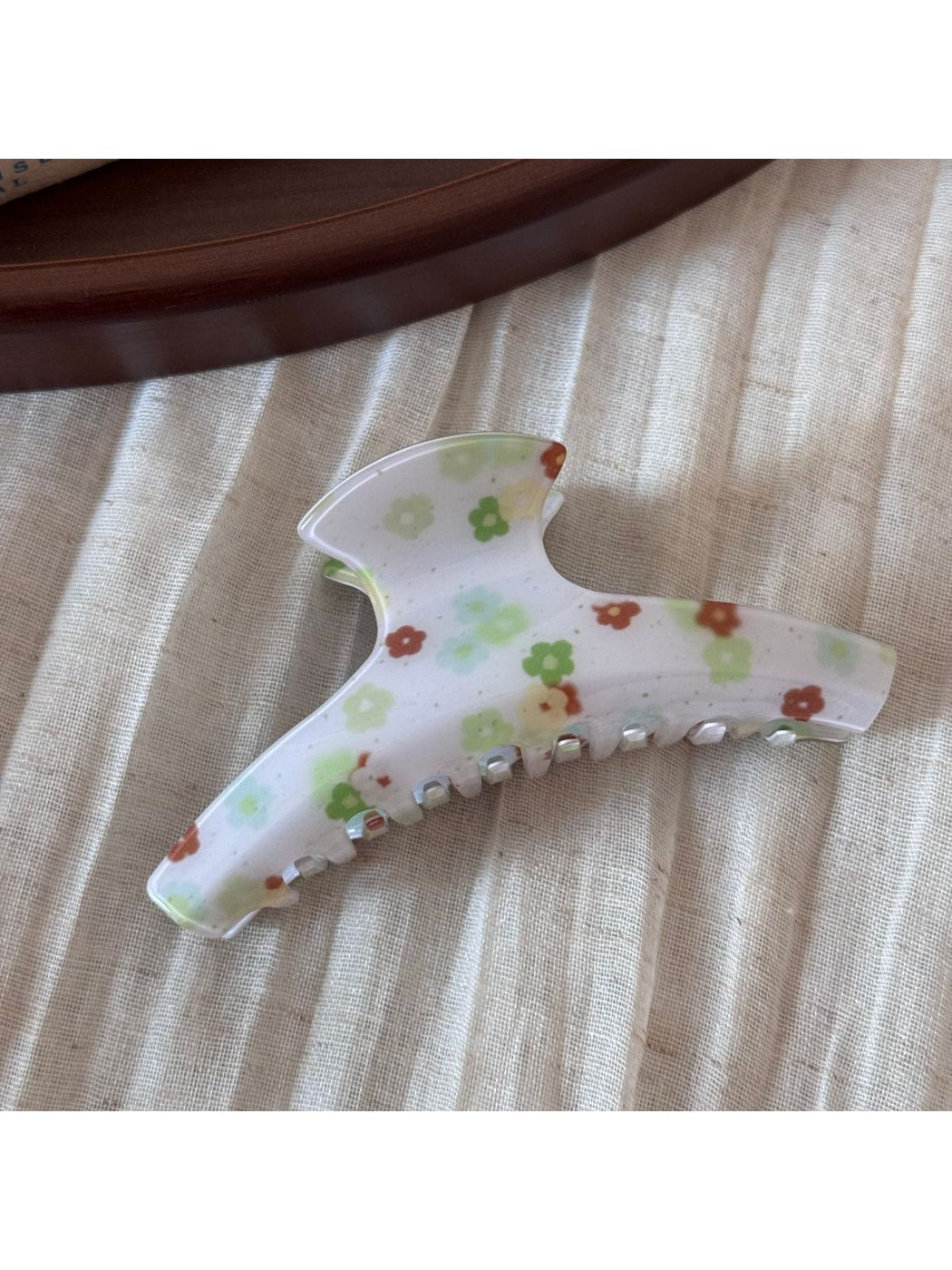 Beau - Simple Glossy Flower Pattern Acrylic Claw Clip