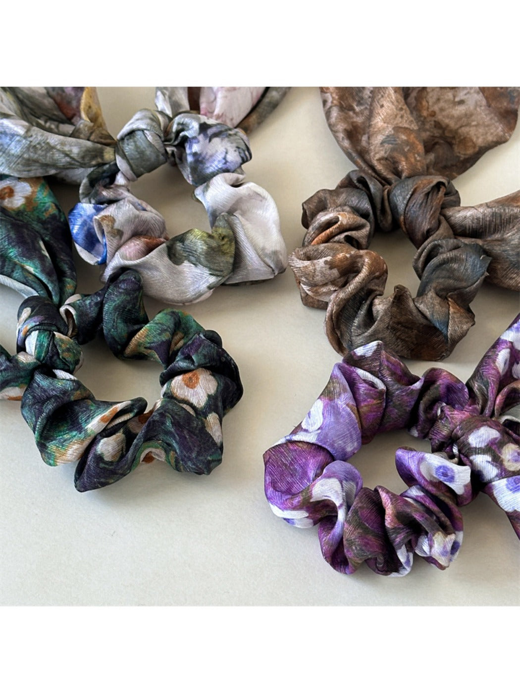 Gifty - Elegant Ink Hair Scrunchie