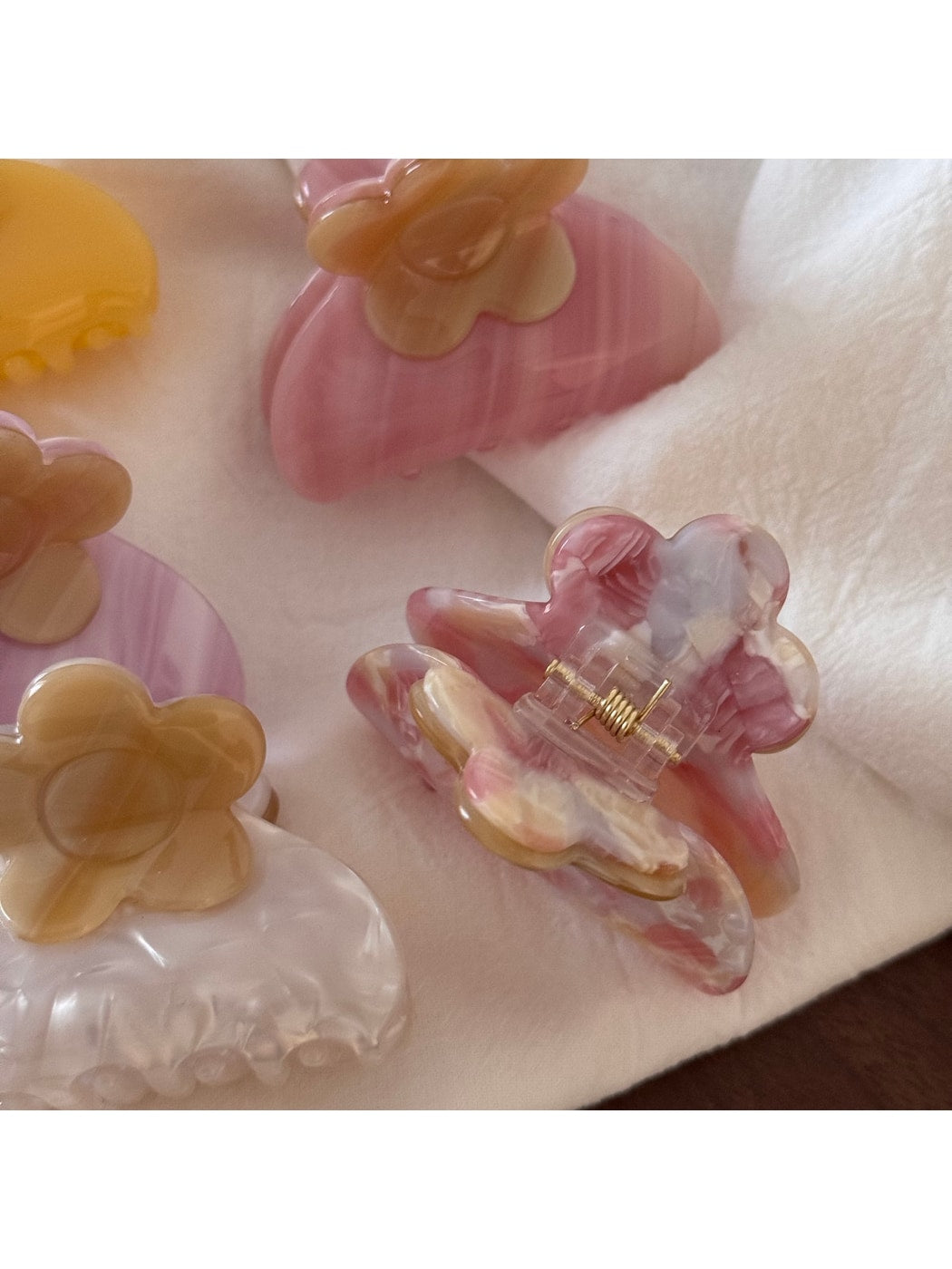 Beau - Flower Fan Shape Acetate Claw Clip