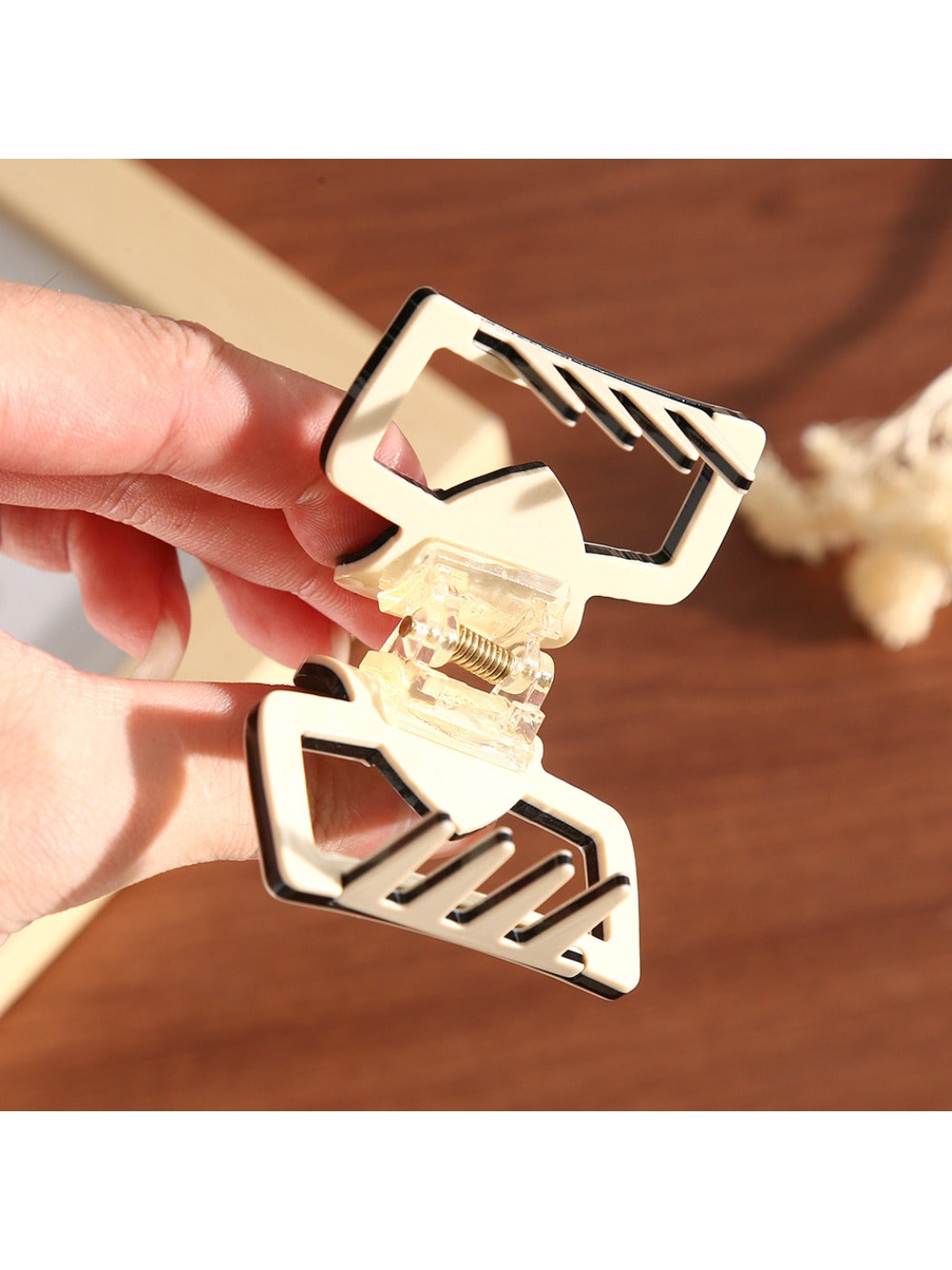 Beau - Heart Cutout Square Hair Claw Clip