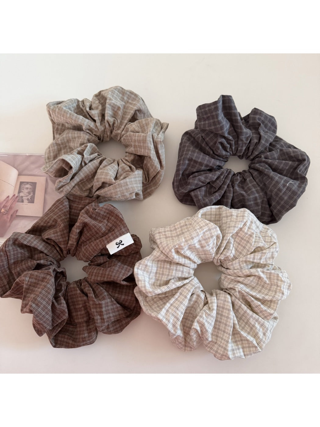 Gifty - Simple Plaid Vintage Scrunchie