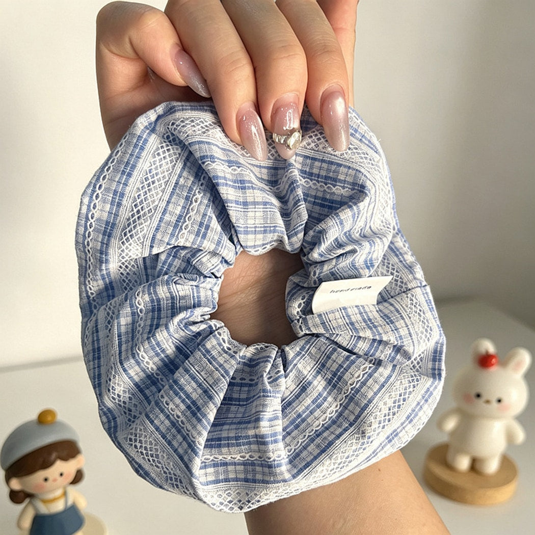 Gifty - Elegant Blue Plaid Lace Scrunchie
