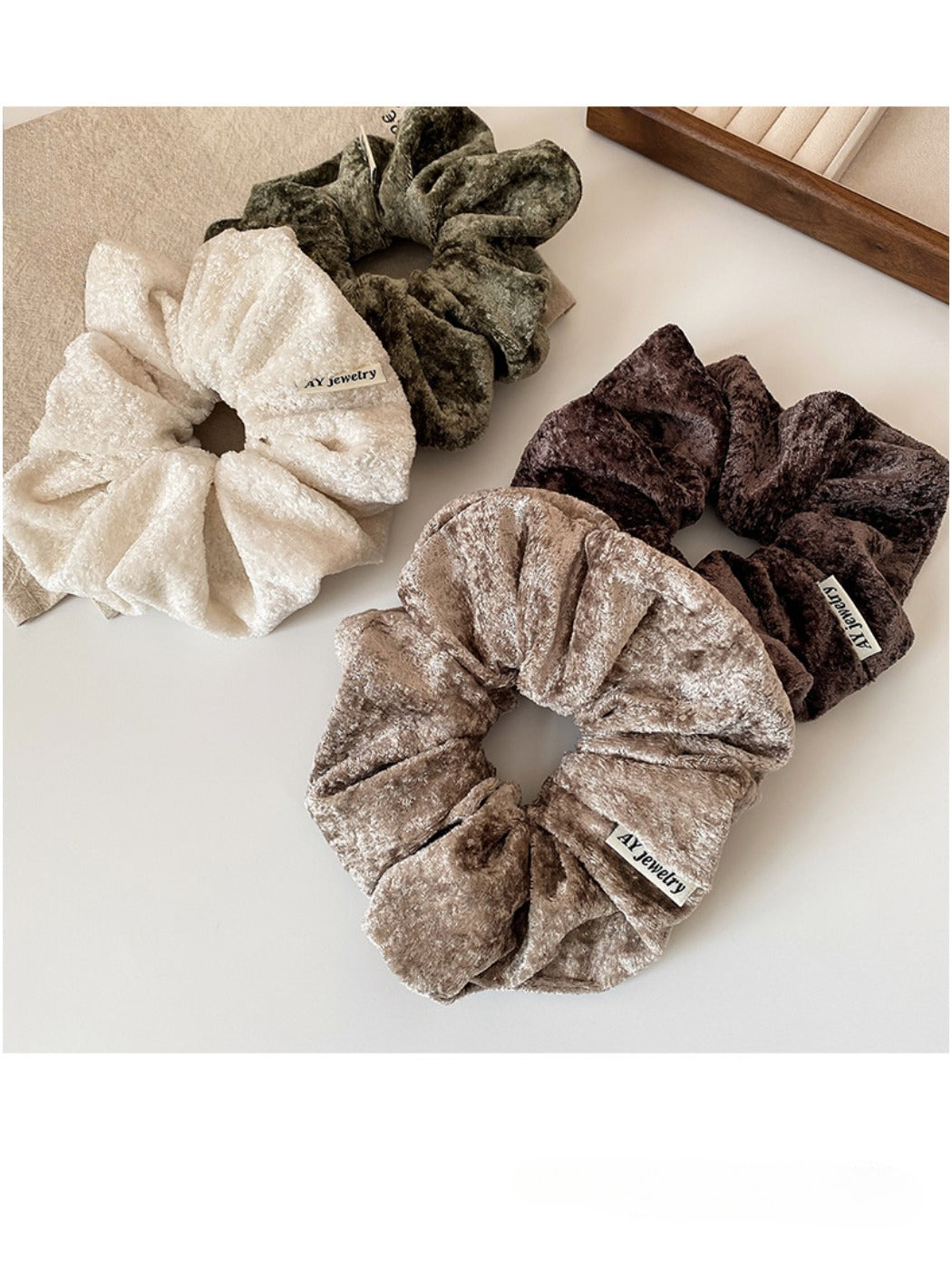 Gifty - Solid Color Plush Scrunchie
