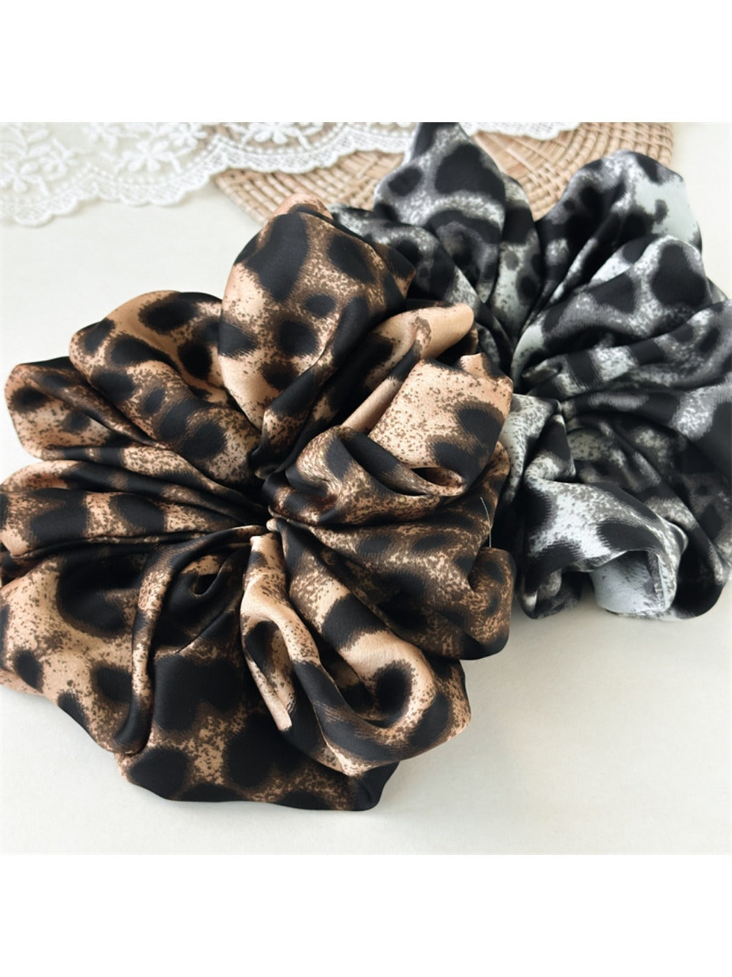 Gifty - Simple Leopard Print Scrunchies