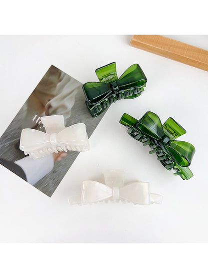 Side view of Beau minimalist bow claw clip highlighting curved design