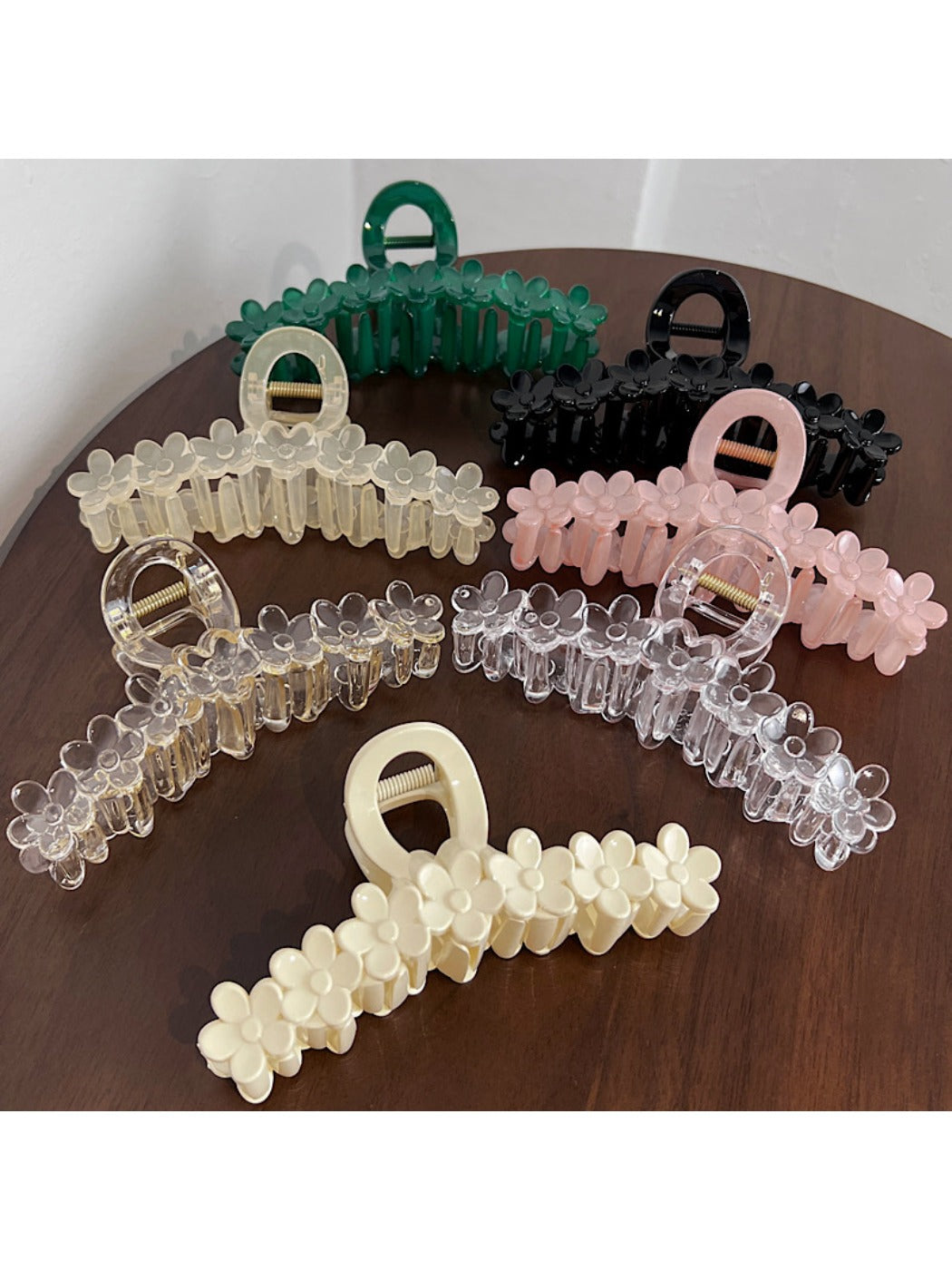 Beau - Sweet Minimalist Flower Shaped Claw Clip
