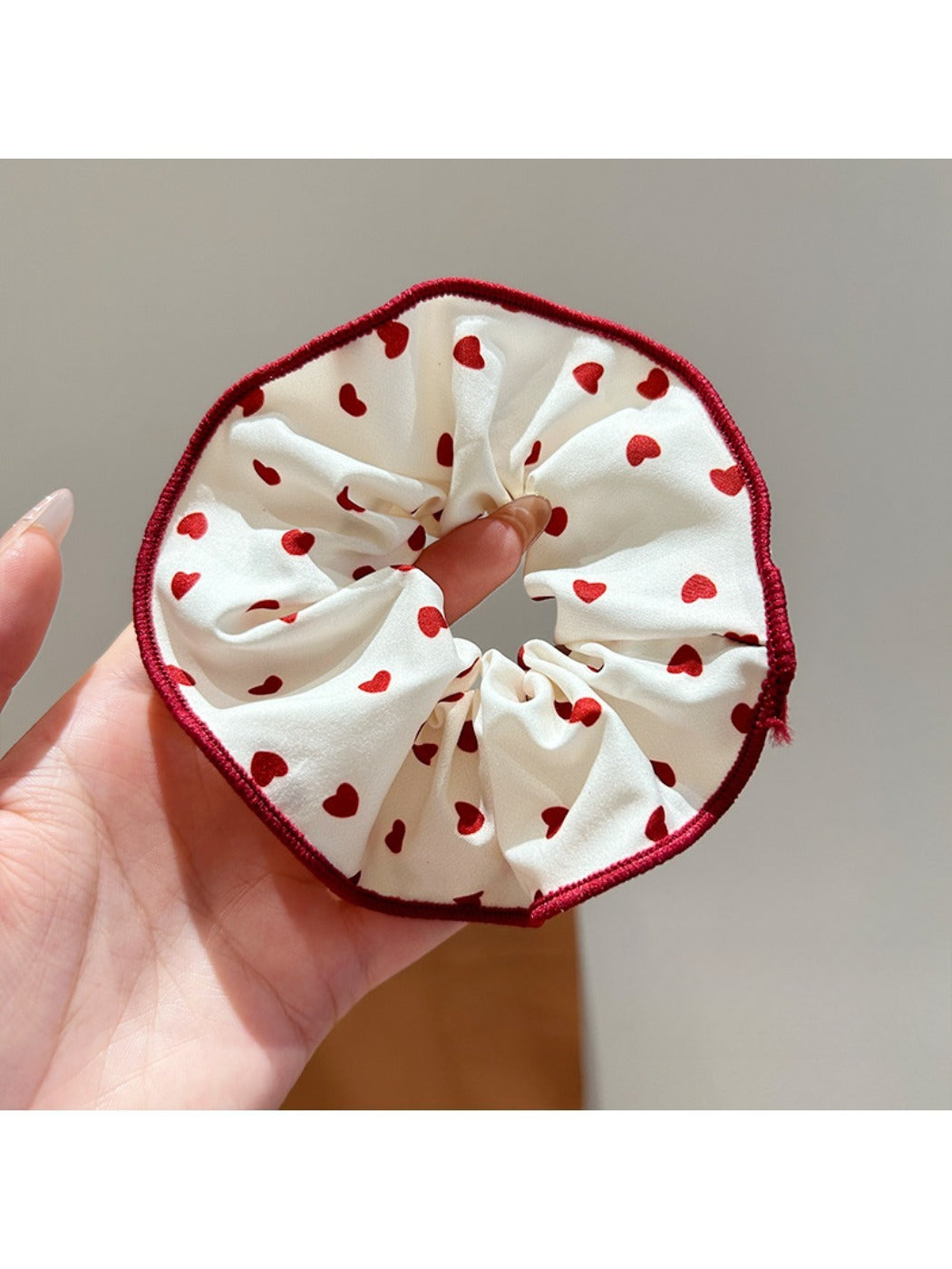 Gifty - Red Grid Ripple Dot Hair Circle