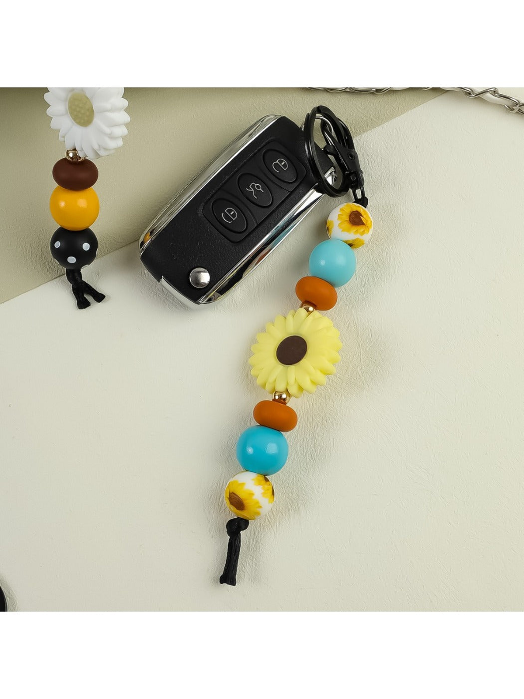 Keypus - Pretty Silicone Daisy Keychain