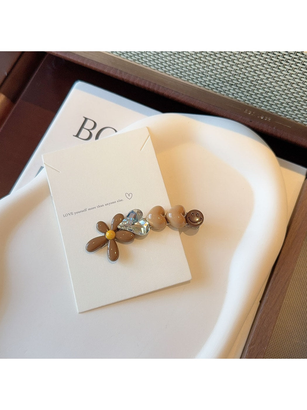 Beau - Floral Duckbill Hair Clip with Shiny Detail
