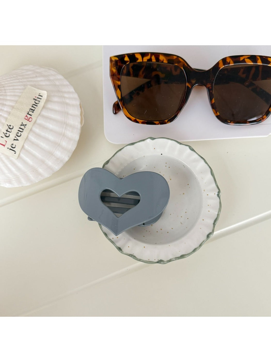 Beau - Heart Cutout Geometric Plastic Claw Clip