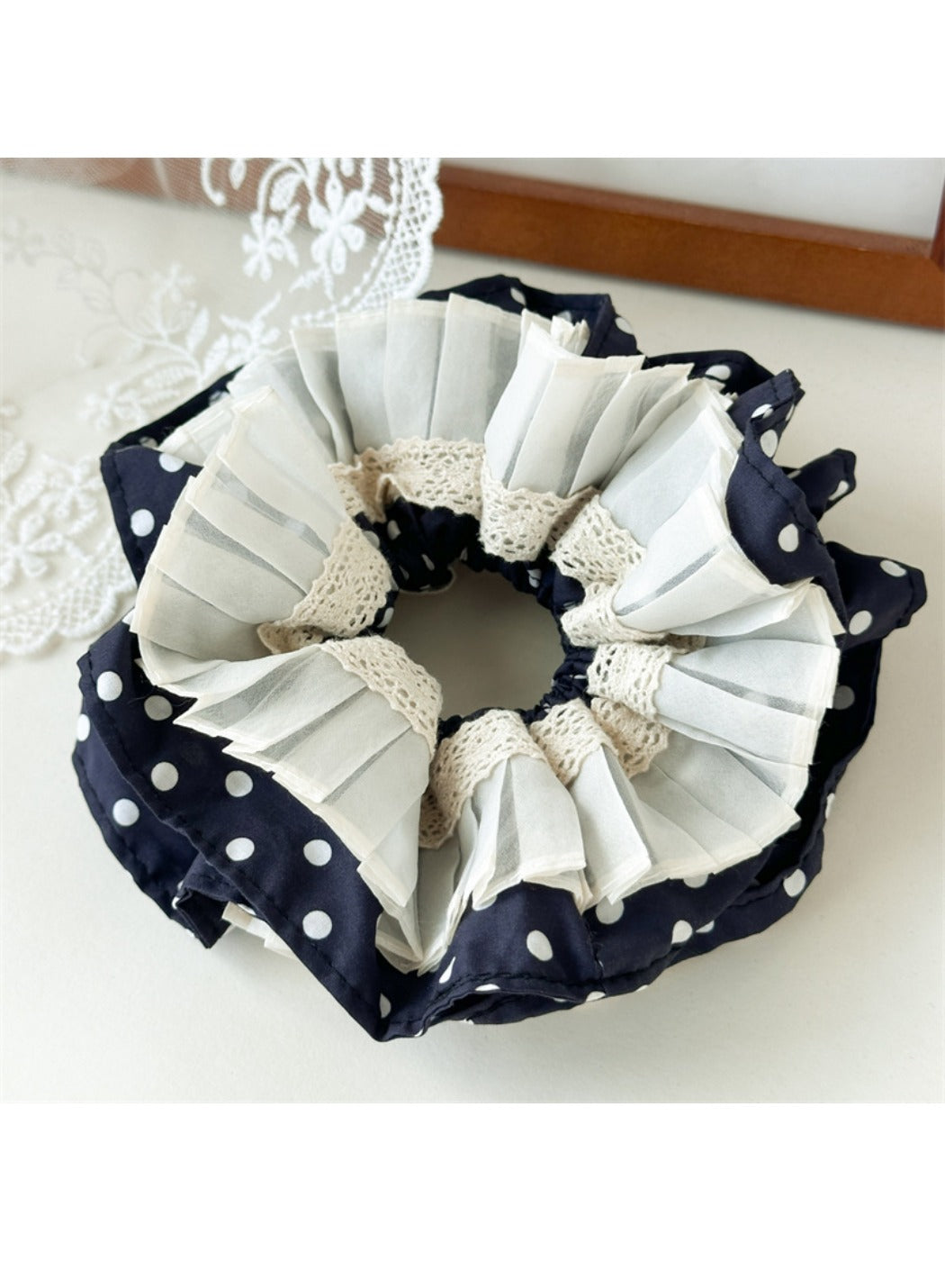 Gifty - Polka Dot Lace Scrunchie Hair Ban