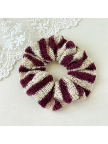 Gifty - Knitted Striped Scrunchie Hair Tie