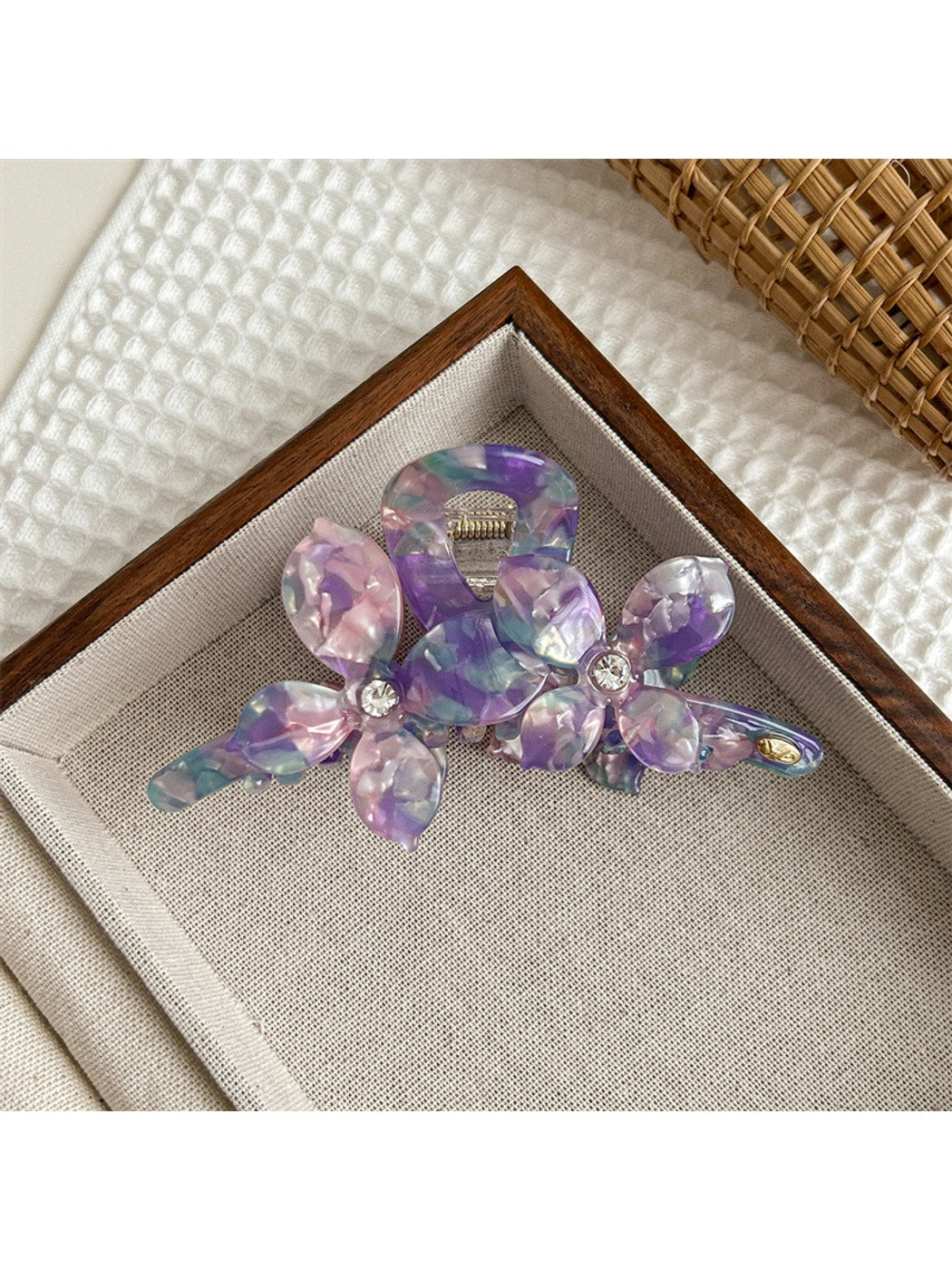 Beau - Petal Shape Acetate Fiber Hair Claw Clip