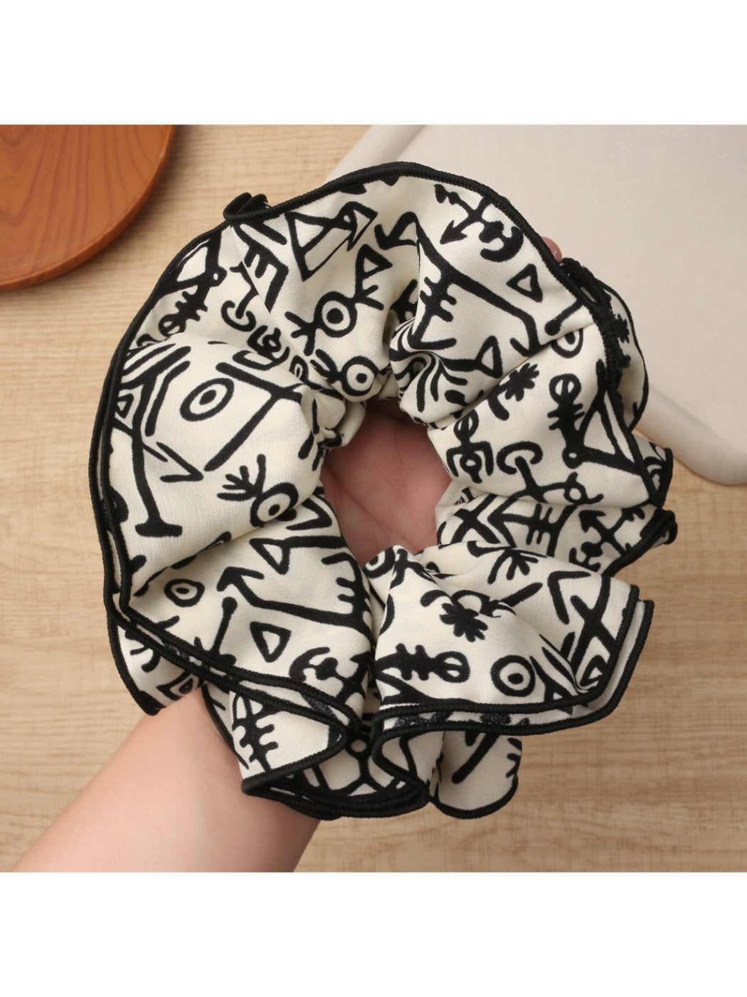 Gifty - Elegant Fashion Art Scrunchie