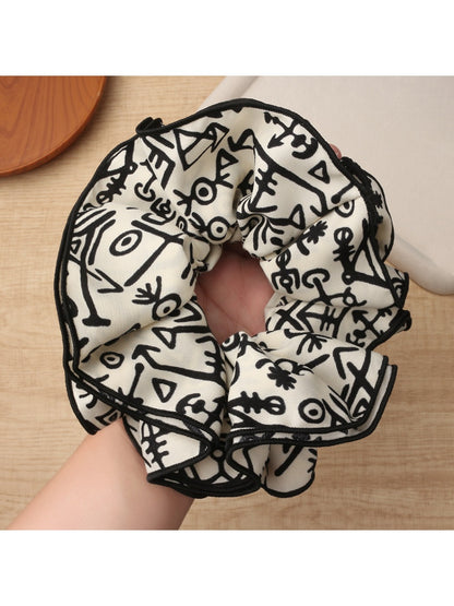 Gifty - Elegant Fashion Art Scrunchie